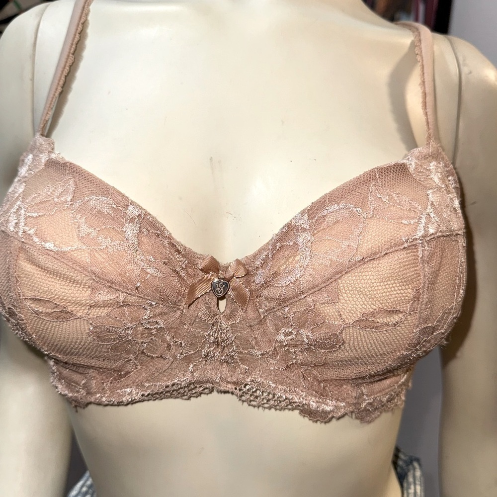 Body by Victoria Nude lace Bra Size 36C NWOT